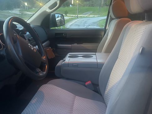 Used 2013 Toyota Tundra 4x4 Double Cab w/ Tow Pkg image 9