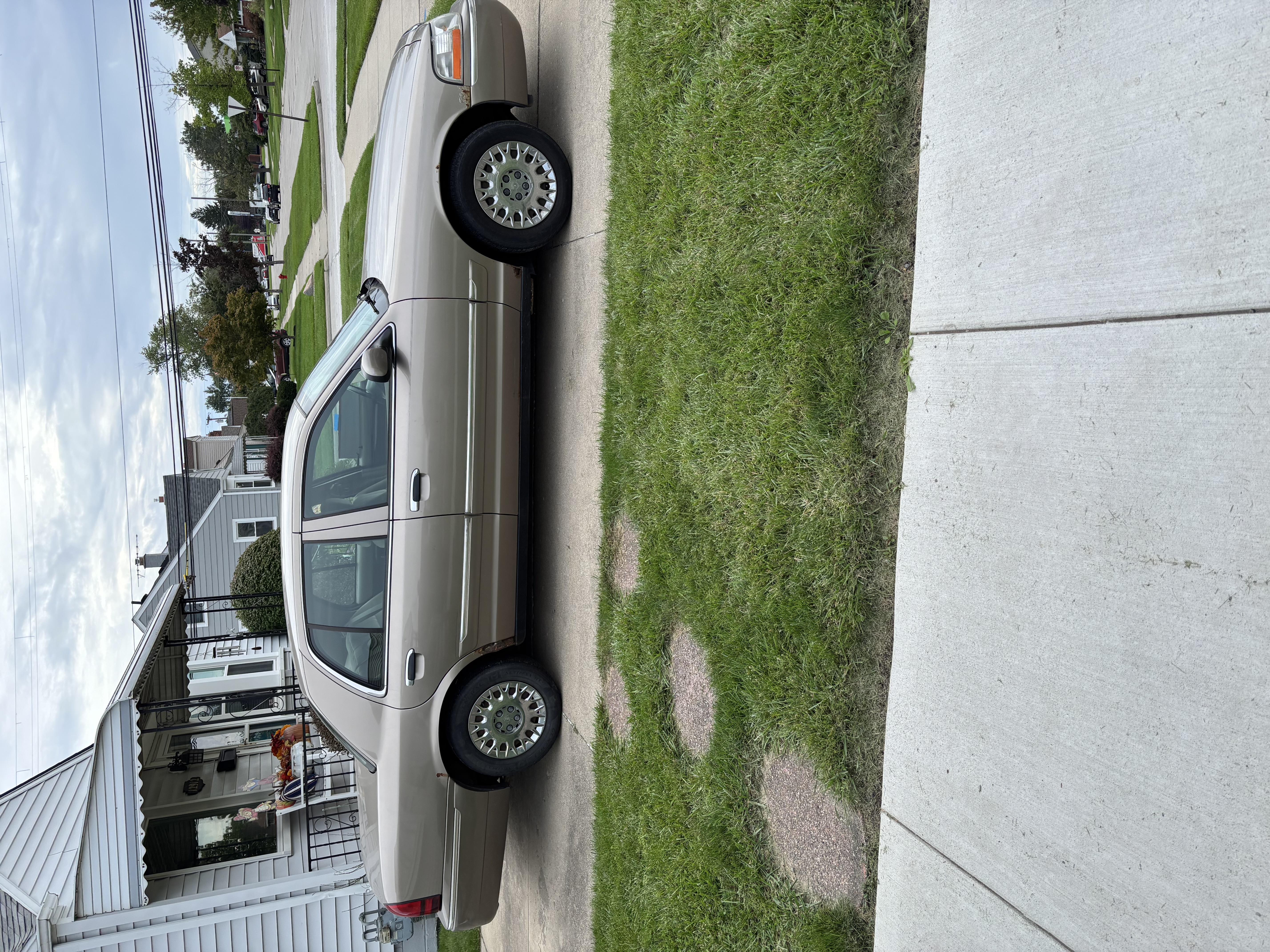 Used 2004 Mercury Grand Marquis GS RWD image 2