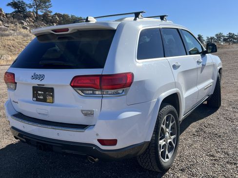 Used 2018 Jeep Grand Cherokee Limited image 16