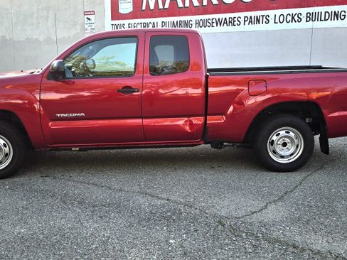 Used 2013 Toyota Tacoma 2WD Access Cab image 1