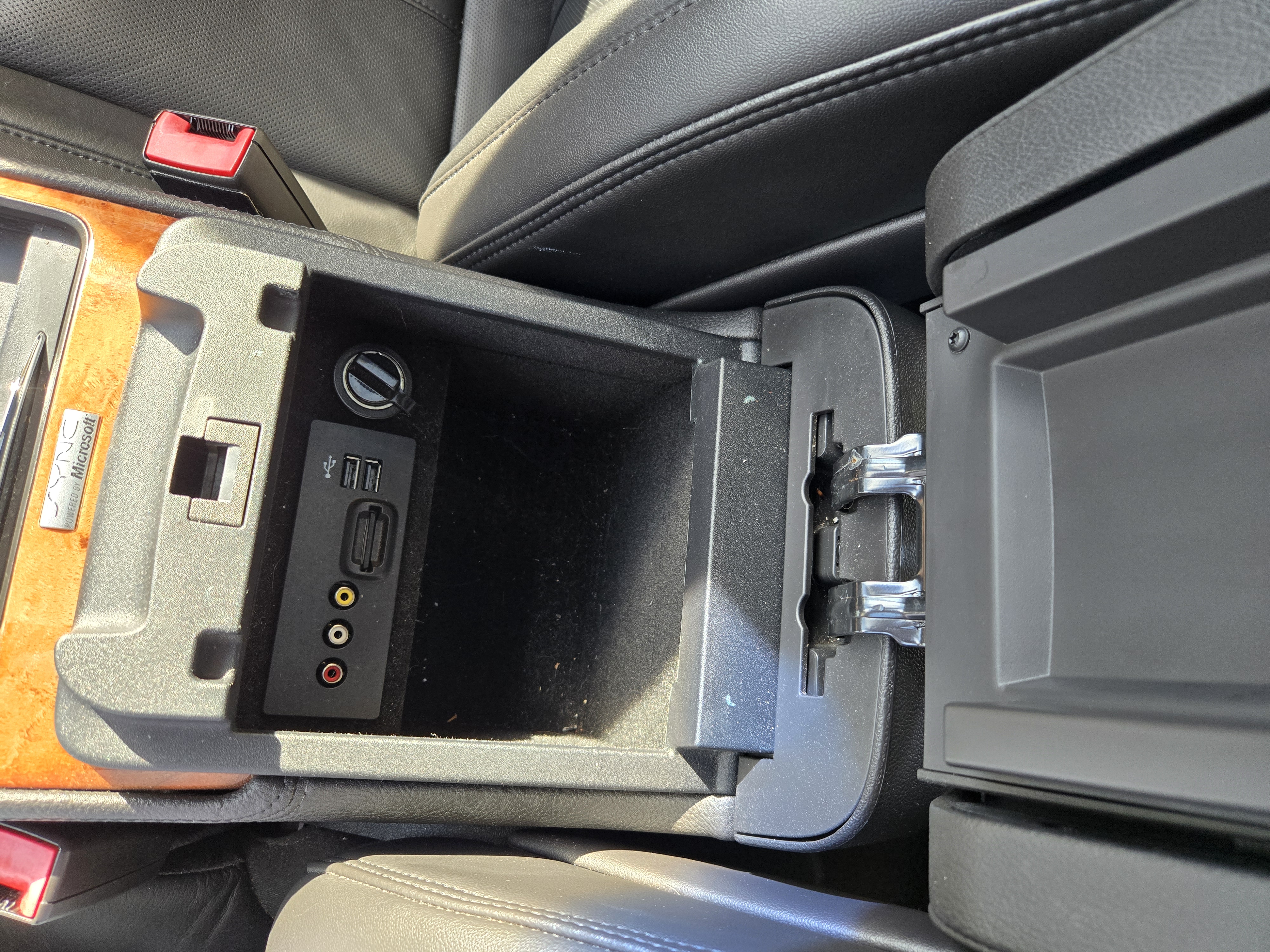 Used 2013 Lincoln MKS AWD image 14