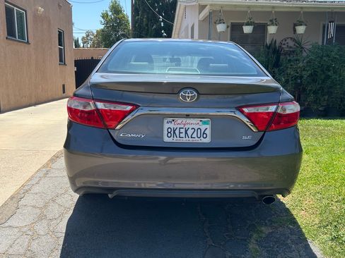 Used 2017 Toyota Camry SE FWD image 8