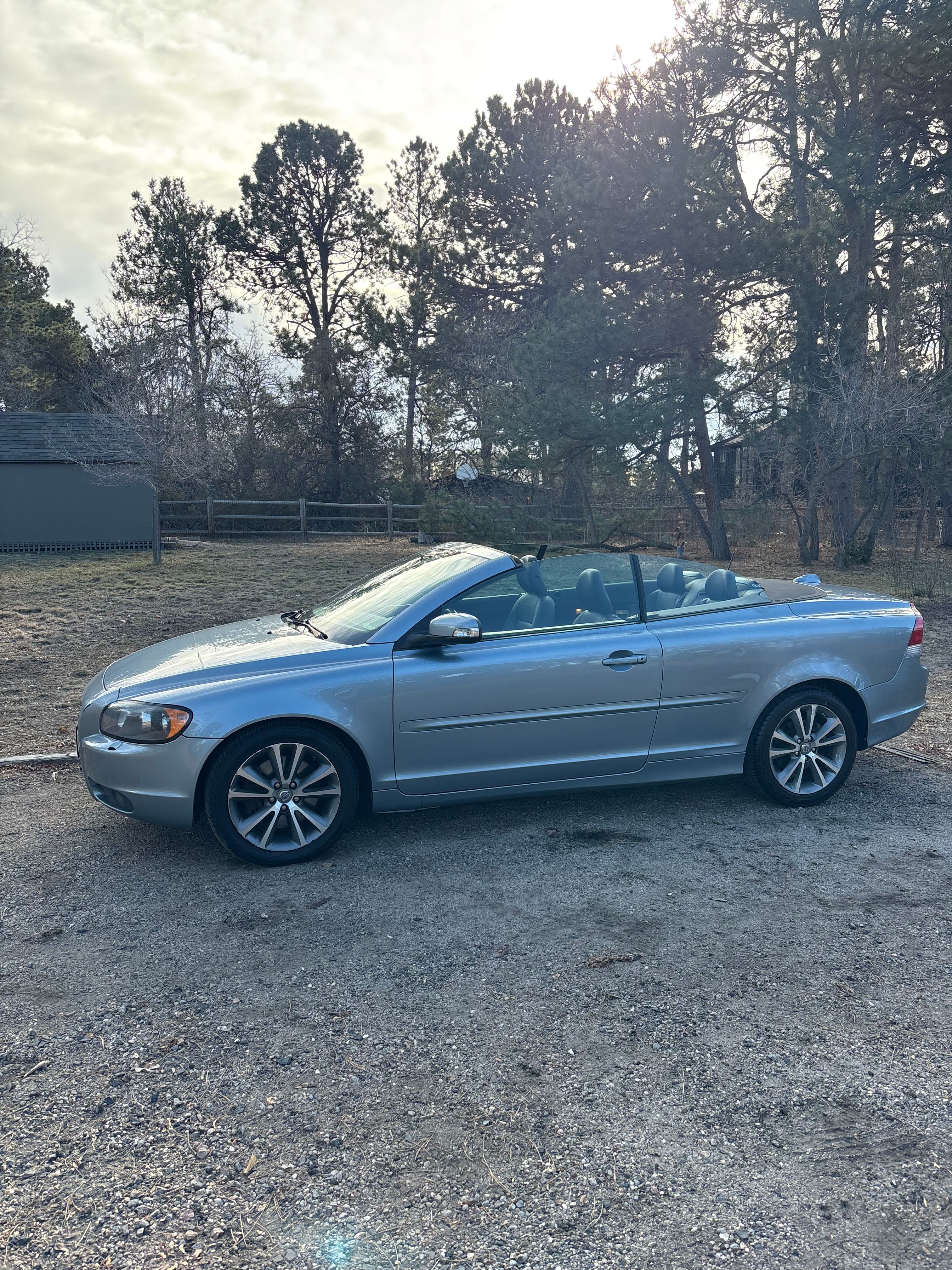 Used 2009 Volvo C70 T5 FWD image 2