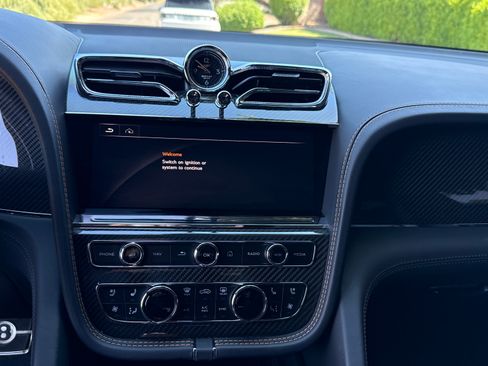 Used 2023 Bentley Bentayga AWD/4WD image 23