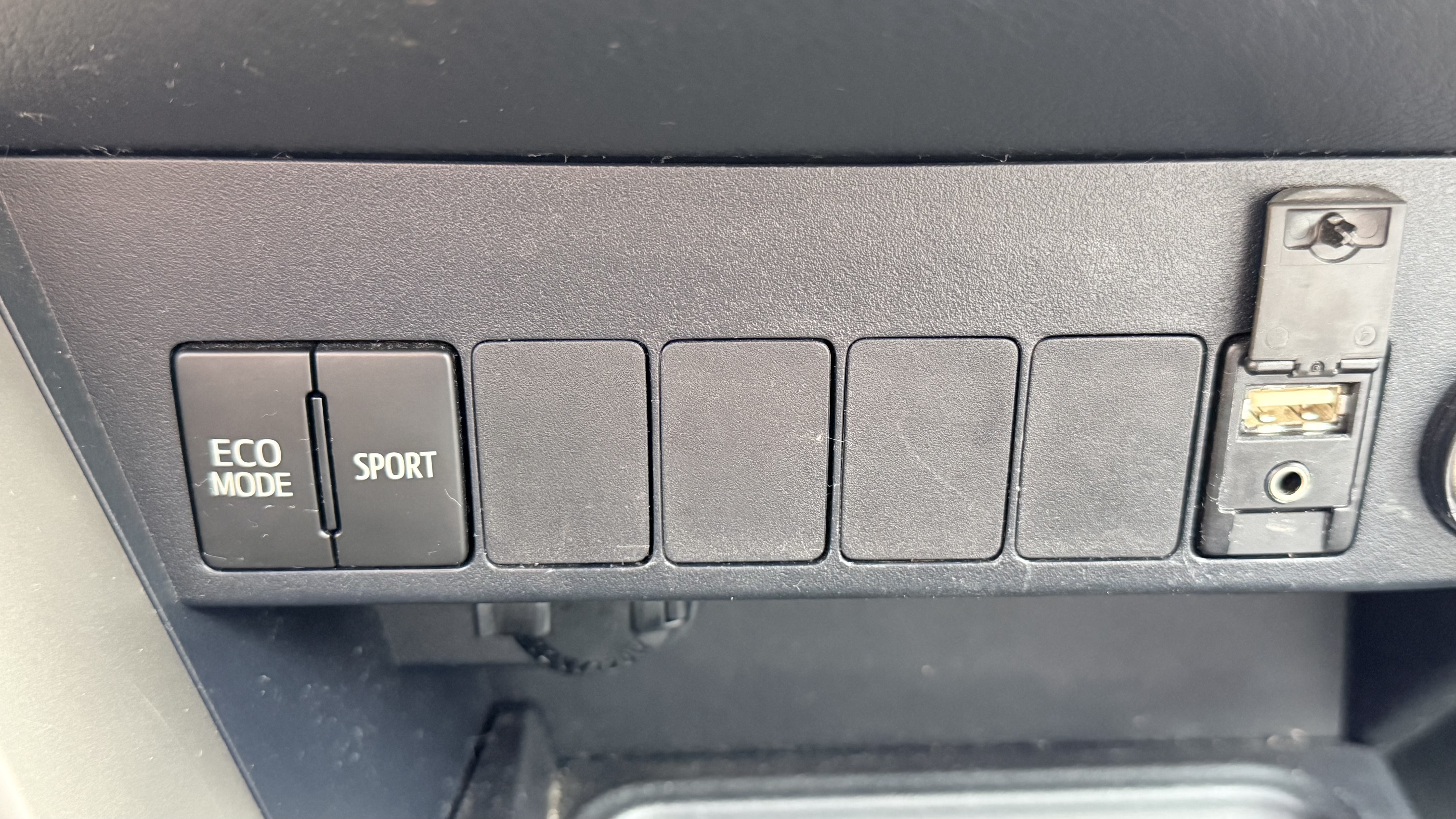 Used 2014 Toyota RAV4 XLE AWD/4WD image 23
