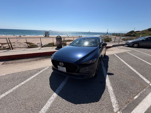 Used 2020 MAZDA MAZDA3 Hatchback w/ Premium Package FWD image 5