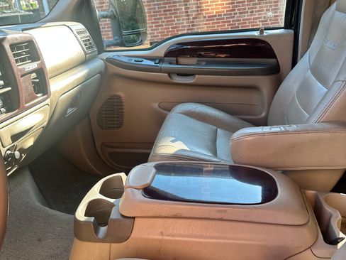 Used 2004 Ford Excursion Limited image 11