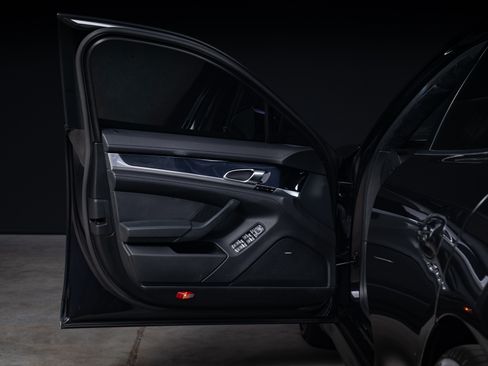 Used 2010 Porsche Panamera 4S image 19