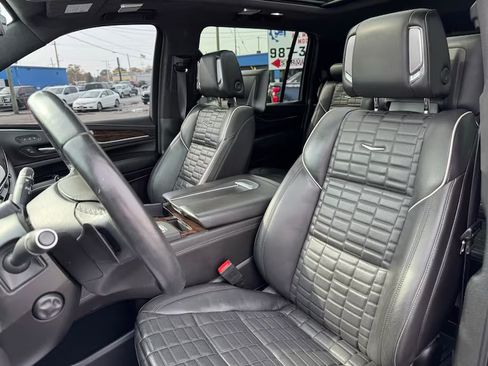 Used 2022 Cadillac Escalade ESV Sport Platinum w/ Heavy-Duty Trailer Package AWD/4WD image 4