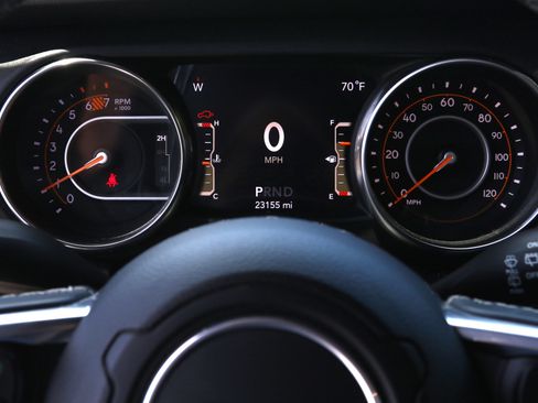 Used 2020 Jeep Wrangler Unlimited Sahara AWD/4WD image 19