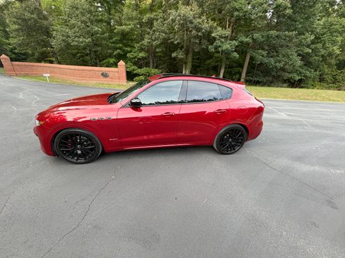 Used 2020 Maserati Levante GranSport AWD/4WD image 4