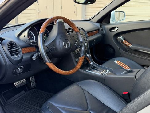 Used 2011 Mercedes-Benz SLK 300 image 18