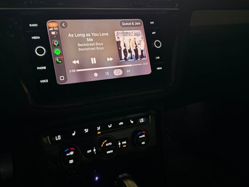 Used 2018 Volkswagen Tiguan SEL image 16