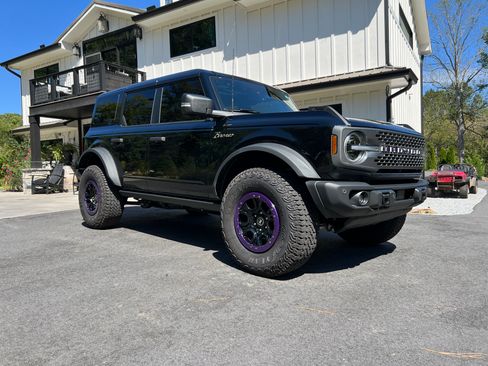 Used 2025 Ford Bronco Badlands image 9