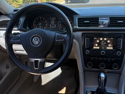 Used 2014 Volkswagen Passat 1.8T SE image 8