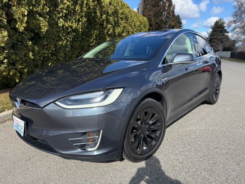Used 2016 Tesla Model X 90D image 4