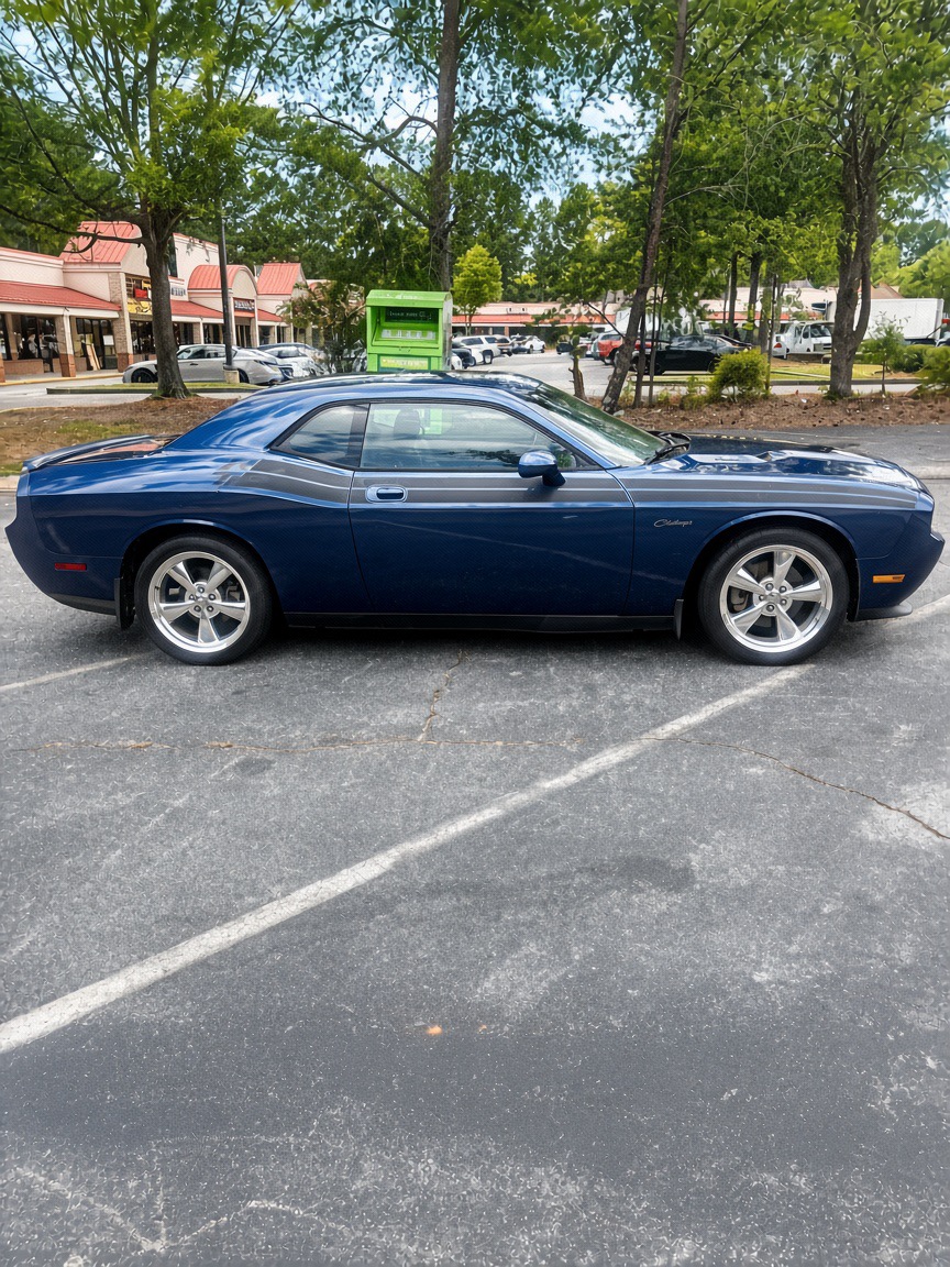 Used 2010 Dodge Challenger R/T RWD image 4