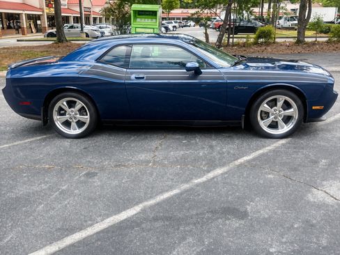 Used 2010 Dodge Challenger R/T RWD image 4