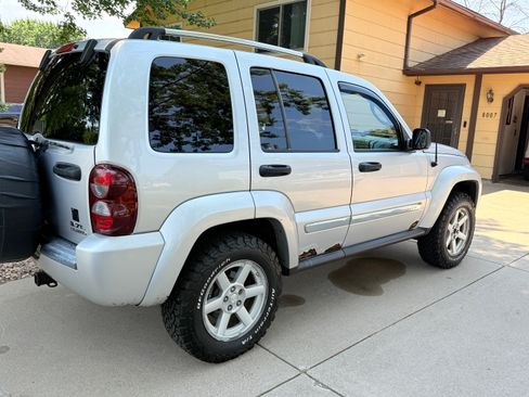 Used 2005 Jeep Liberty Limited AWD/4WD image 8