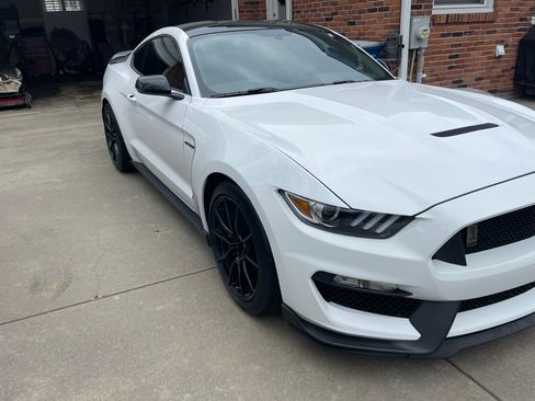 Used 2019 Ford Mustang Shelby GT350 w/ Technology Package RWD image 4