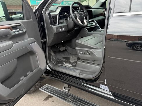 Used 2025 GMC Sierra 2500 Denali w/ Denali Reserve Package AWD/4WD image 4