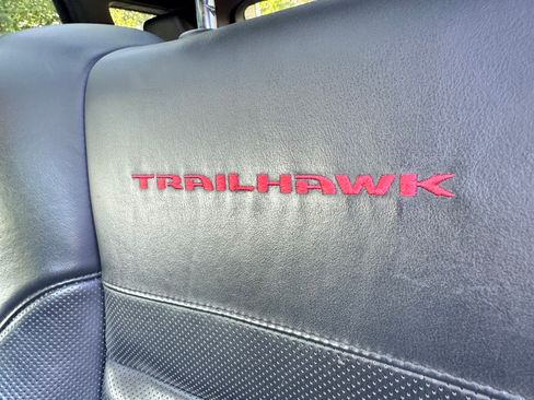 Used 2018 Jeep Grand Cherokee Trailhawk w/ Trailhawk Luxury Group image 2