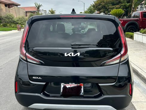 Used 2023 Kia Soul LX FWD image 5