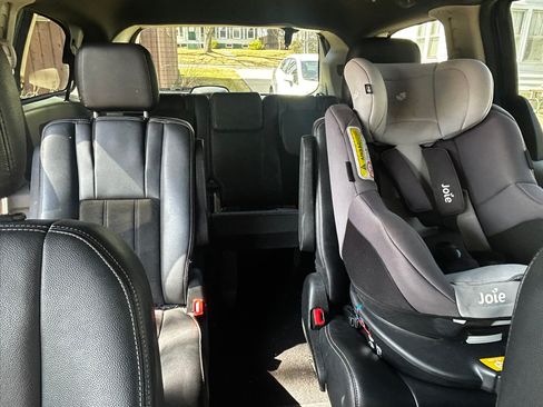 Used 2017 Dodge Grand Caravan SXT image 21