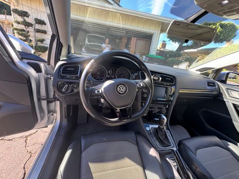 Used 2015 Volkswagen Golf TDI SEL image 9