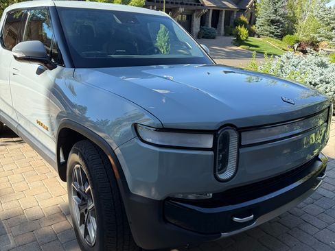 Used 2022 Rivian R1T Adventure AWD/4WD image 2