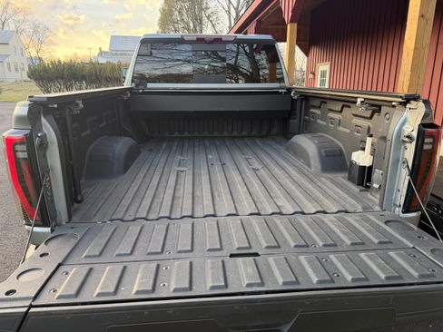 Used 2024 GMC Sierra 2500 AT4 w/ Technology Package image 10