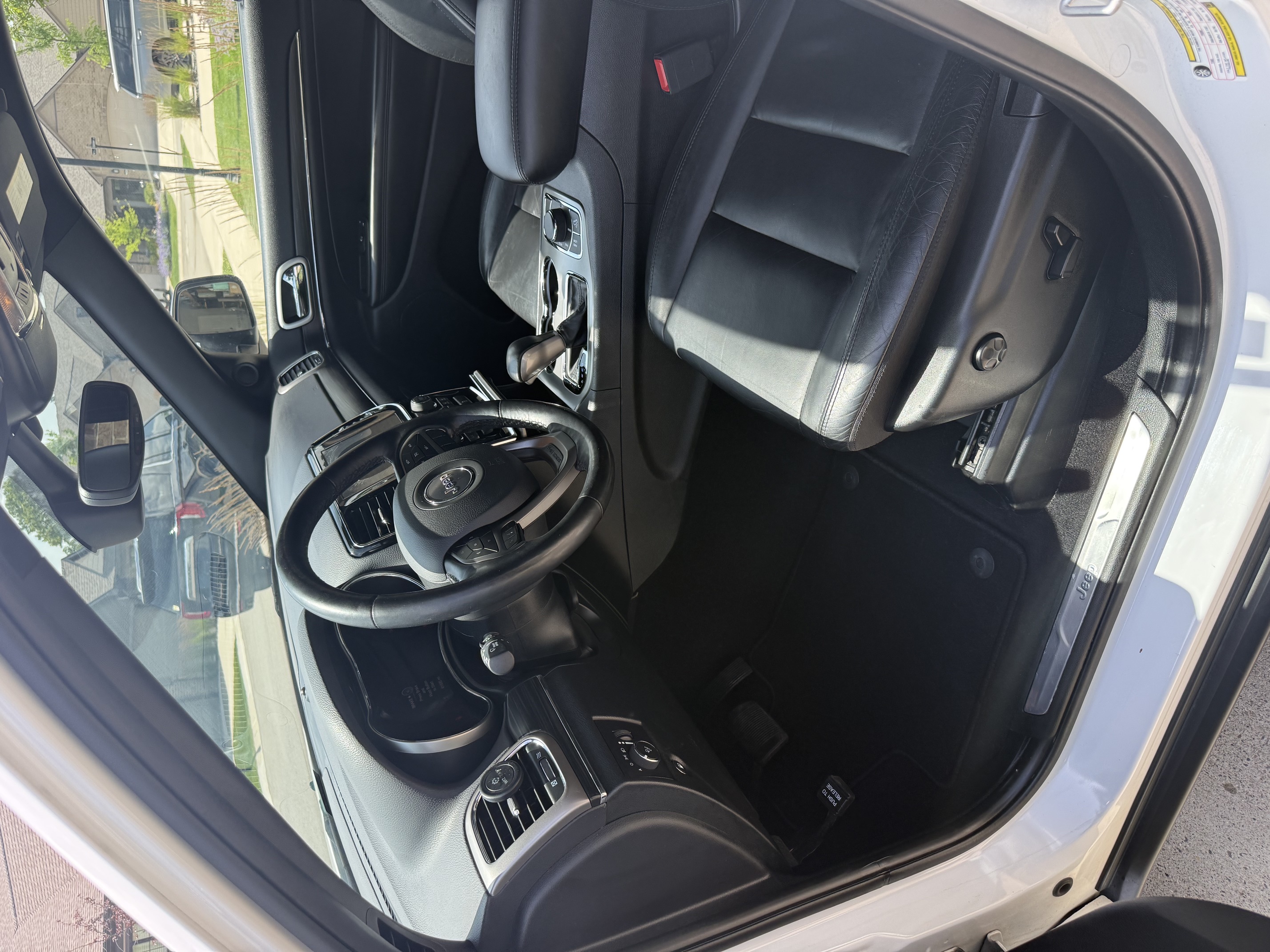 Used 2020 Jeep Grand Cherokee Limited AWD/4WD image 2