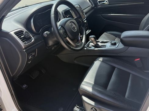 Used 2020 Jeep Grand Cherokee Limited AWD/4WD image 2