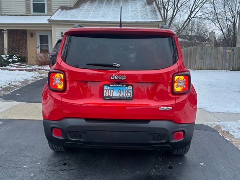 Used 2015 Jeep Renegade Latitude w/ Popular Equipment Group image 8