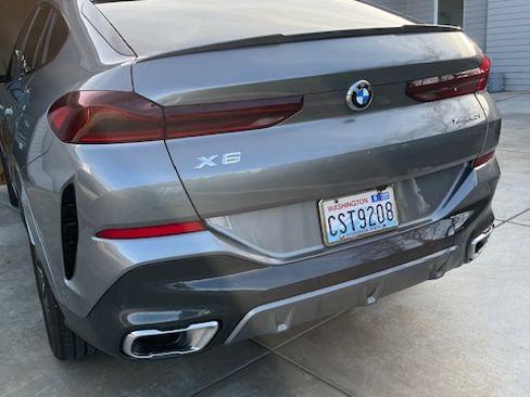 Used 2025 BMW X6 xDrive40i w/ Climate Comfort Package image 15