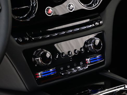 Used 2025 Rolls-Royce Spectre w/ Spectre Launch Package image 21