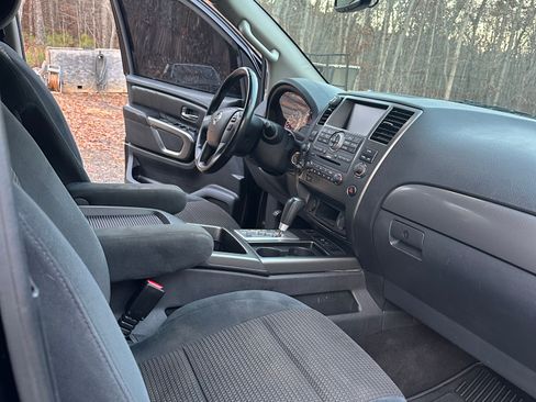 Used 2015 Nissan Armada SV image 9
