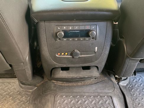 Used 2012 Chevrolet Suburban LT image 12