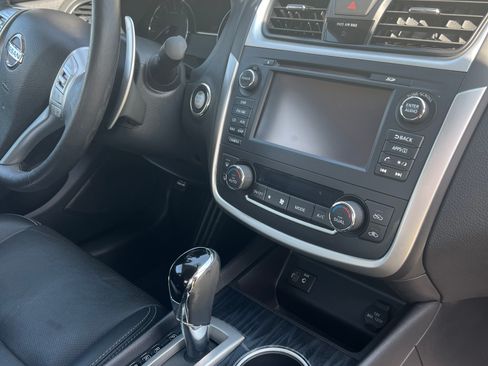 Used 2017 Nissan Altima 3.5 SL w/ 3.5 Technology Package FWD image 20