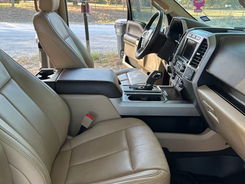 Used 2020 Ford F150 Lariat image 13