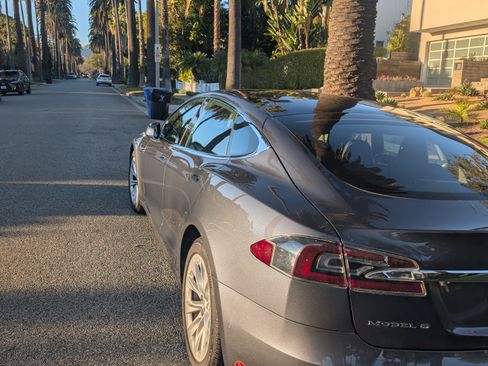 Used 2017 Tesla Model S 75D image 10