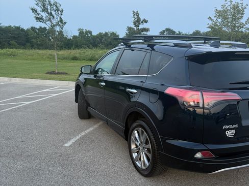 Used 2017 Toyota RAV4 Platinum FWD image 6
