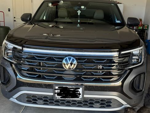 Used 2024 Volkswagen Atlas Cross Sport SE image 2