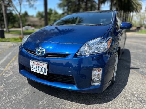 Used 2010 Toyota Prius Five image 2