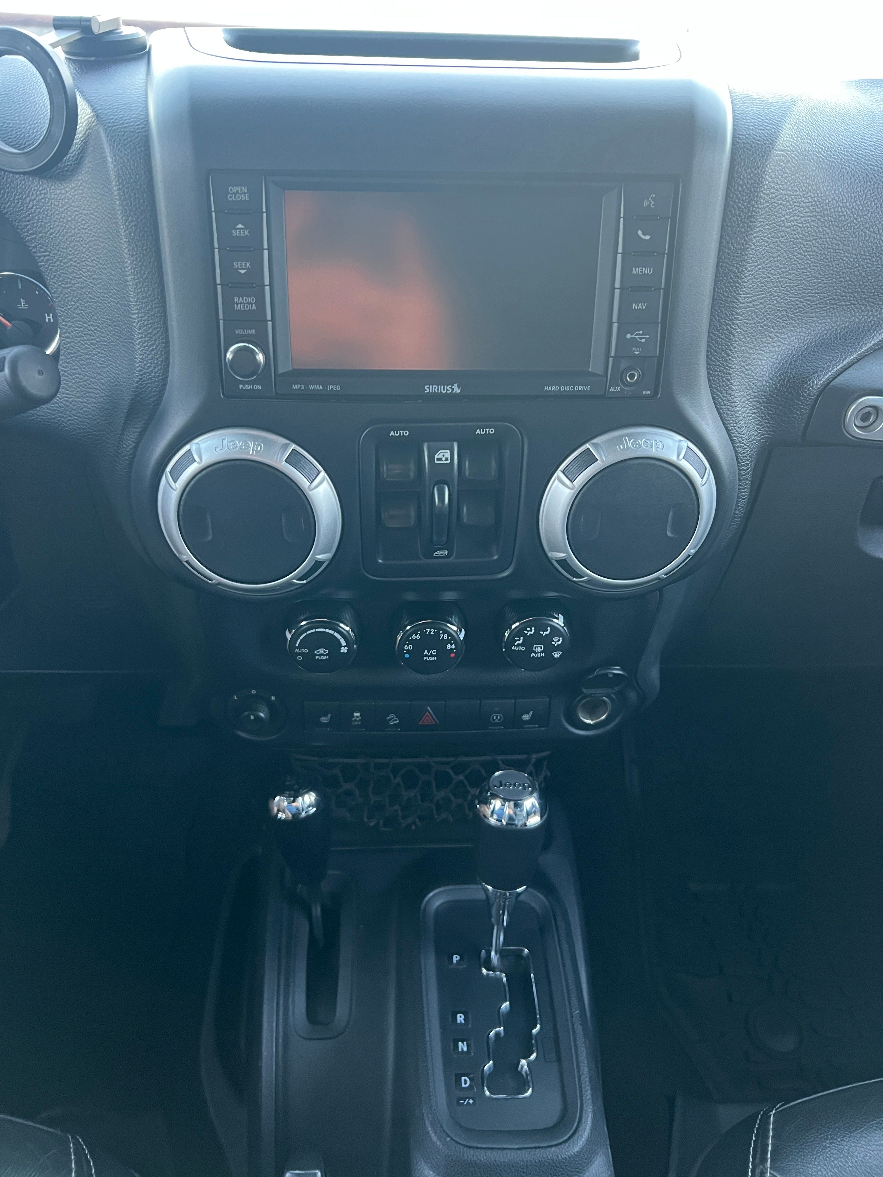 Used 2015 Jeep Wrangler Unlimited Rubicon w/ Dual Top Group AWD/4WD image 11
