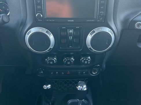 Used 2015 Jeep Wrangler Unlimited Rubicon w/ Dual Top Group AWD/4WD image 11