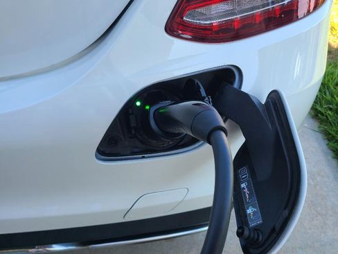 Used 2018 Mercedes-Benz C 350e Sedan image 6