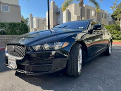 Used 2019 Jaguar XE Premium image 2