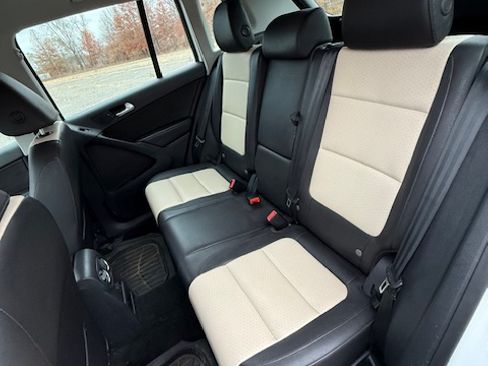 Used 2017 Volkswagen Tiguan S image 17