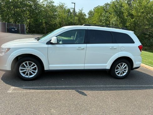 Used 2016 Dodge Journey SXT w/ Comfort/Convenience Group FWD image 1